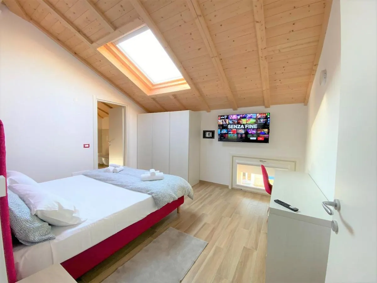 Desenzanoloft Official Partner Marriott Homes & Villas - Palazzo Visconti Luxury Suite 데센자노델가르다 아파트