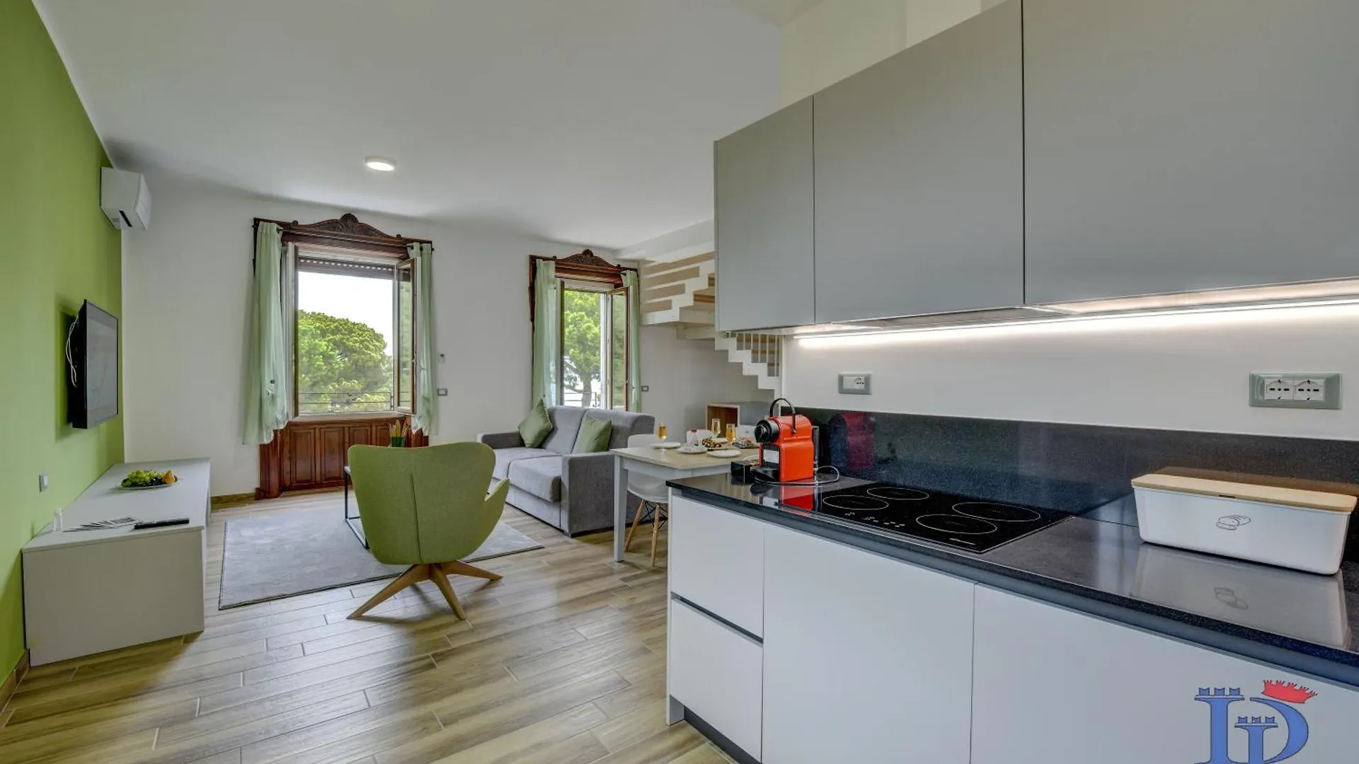 DesenzanoLoft Palazzo Visconti Luxury Suite Desenzano del Garda 0*,  Italia